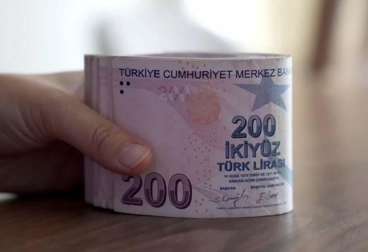 <p><strong>İŞ BANKASI</strong></p>

<p>&nbsp;</p>

<p><br />
İş Bankası, 1-31 Temmuz 2026 d&ouml;neminde SGK emekli maaşını taşıyan, ilk maaş &ouml;demesi i&ccedil;in bankayı tercih eden veya mevcut taahh&uuml;d&uuml;n&uuml; yenileyen m&uuml;şterilere 15.000 TL'ye varan nakit promosyon veriyor.</p>
