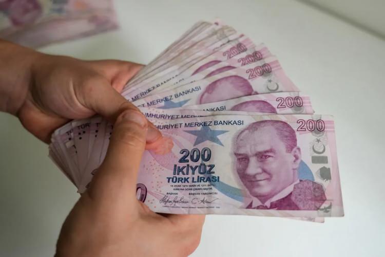 <p><strong>DENİZBANK</strong></p>

<p>&nbsp;</p>

<p><br />
DenizBank, 11 Haziran-31 Temmuz 2026 d&ouml;neminde yeni hesap a&ccedil;an ve 3 yıl maaş alma s&ouml;z&uuml; veren emeklilere 30.000 TL'ye varan &ouml;deme sunuyor.</p>
