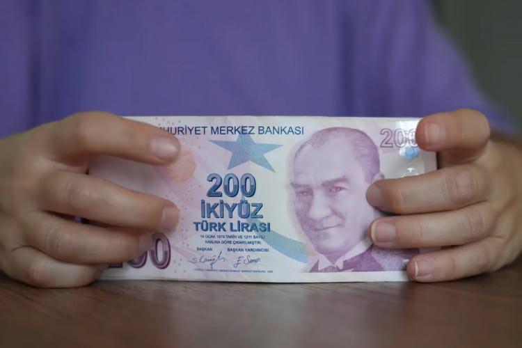 <p>Kredi kartı ek &ouml;d&uuml;l&uuml; i&ccedil;in kartın aktif kullanılması gerekiyor. Fatura talimatı ve ek &uuml;r&uuml;n koşullarının 3 yıllık taahh&uuml;t s&uuml;resi i&ccedil;inde bozulması halinde &ouml;denen tutar kıstelyevm usul&uuml; geri alınabiliyor.</p>

<p>&nbsp;</p>
