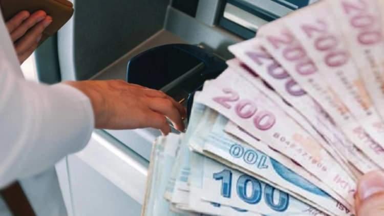 <p><strong>NOT:</strong><span style="color:#FF0000"><em><strong>&nbsp;Emekli promosyon tutarları bankaların kampanya d&ouml;nemlerine, maaş aralığına ve ek &uuml;r&uuml;n koşullarına g&ouml;re değişebilir. Bu haber, 4 Temmuz 2026 itibarıyla bankaların resmi kampanya sayfalarında yer alan bilgiler esas alınarak hazırlanmıştır. G&uuml;ncel ve detaylı başvuru şartları i&ccedil;in ilgili bankanın resmi kanalları kontrol edilmelidir</strong></em></span></p>

<p>&nbsp;</p>
