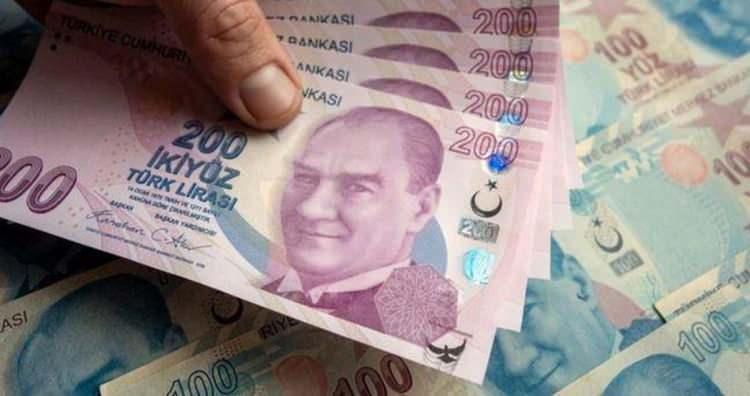 <p><strong><span style="color:#FF0000">Promosyon &ouml;demesi ne zaman hesaba yatar?</span></strong></p>

<p>Promosyon &ouml;demesi genellikle taahh&uuml;t verilmesinin ve ilk maaşın ilgili bankaya yatmasının ardından başlatılıyor. Mevcut emeklilerde &ouml;deme s&uuml;resi bankaya g&ouml;re değişiyor; bir&ccedil;ok kampanyada promosyonun birka&ccedil; iş g&uuml;n&uuml; i&ccedil;inde hesaba ge&ccedil;tiği belirtiliyor.</p>
