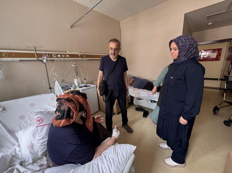 <p>Cihazla yaşamın zorluklarına değinen Şener, ş&ouml;yle devam etti:&nbsp;</p>

<p>&nbsp;</p>

<p><strong><em>"Bu cihazın belli bir ağırlığı da var. Ama &ccedil;alışmak ve bir şeyler &uuml;retmek bunun ağırlığını hafifletiyor. Evde hasta modunda yatmak ile gelip bir şeyler &uuml;retmek, işin başında olmak ve dua almaya devam etmek s&uuml;reci biraz daha kolaylaştırıyor."</em></strong></p>
