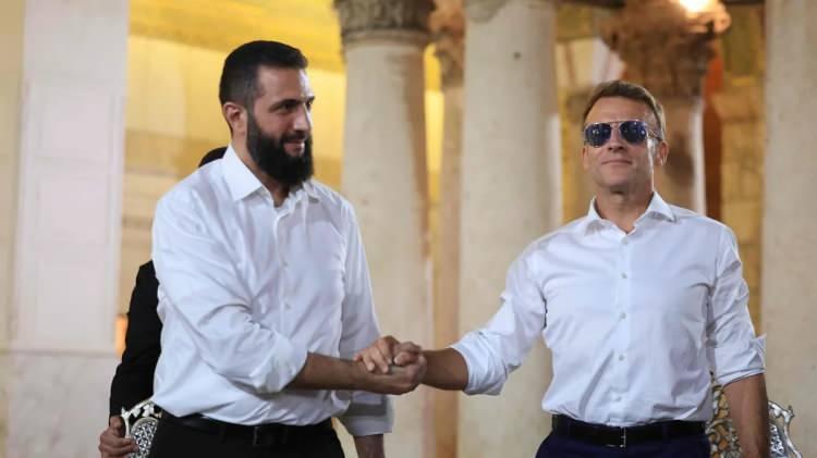 <p>Fransa Cumhurbaşkanı Emmanuel Macron, 36. NATO Devlet ve H&uuml;k&uuml;met Başkanları Zirvesi &ouml;ncesinde Suriye'nin başkenti Şam'a resmi ziyarette bulundu. Macron'un ziyareti, Fransa'dan cumhurbaşkanı d&uuml;zeyinde Suriye'ye 17 yıl sonra ger&ccedil;ekleştirilen ilk resmi temas olurken, Beşar Esad rejiminin sona ermesinin ardından &uuml;lkeye giden ilk Avrupalı lider ziyareti olarak da kayıtlara ge&ccedil;ti.</p>
