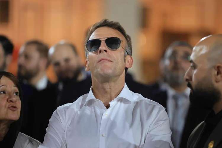 <p>Resmi temasların ardından Macron ve Ahmed Şara, Şam'ın simge yapılarından Emevi Camisi'ni birlikte ziyaret etti. Ziyaret, iki &uuml;lke arasında normalleşme s&uuml;recine y&ouml;nelik sembolik bir adım olarak değerlendirilirken, Macron'un Şam temaslarının NATO Zirvesi &ouml;ncesinde diplomatik a&ccedil;ıdan dikkat &ccedil;eken gelişmelerden biri olduğu yorumları yapıldı.</p>
