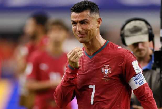 <p>* PORTEKİZ<br />
<br />
* SON 16'DA ELENDİ<br />
<br />
* Turnuvaya D&uuml;nya Kupası'nı kazanma hedefiyle başlayan Ronaldo &ouml;nderliğindeki Portekiz, erken final sayılabilecek ma&ccedil;ta İspanya'ya 1-0 yenildi.<br />
<br />
Bu sonu&ccedil; Ronaldo'lu Portekiz i&ccedil;in de yolun sonu oldu.</p>
