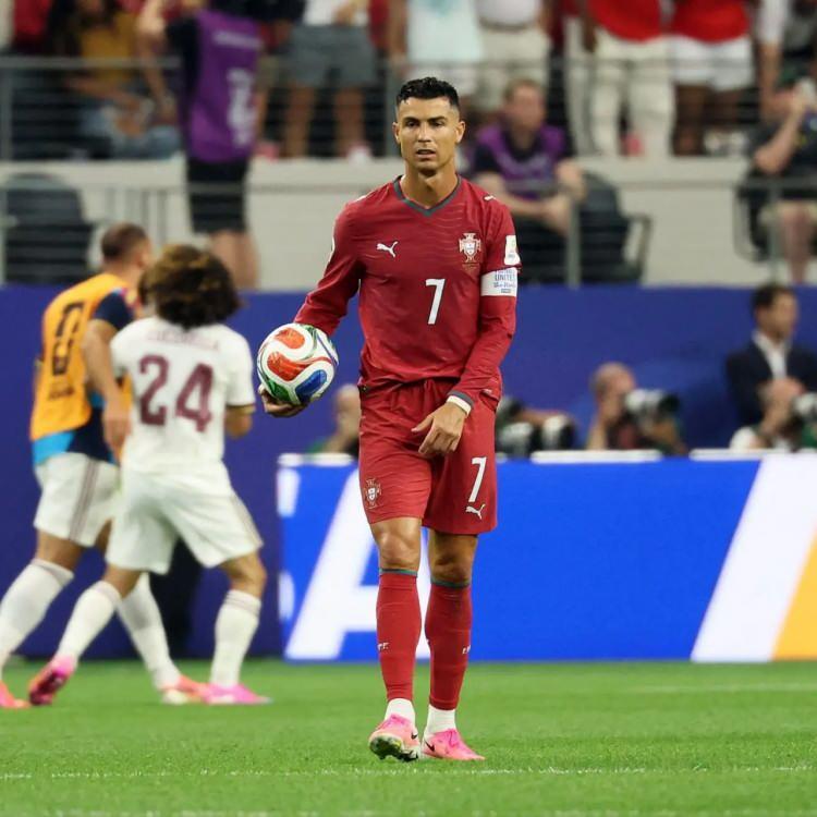 <p>2026 FIFA D&uuml;nya Kupasın son 16 turunda Portekiz'i 1-0 mağlup eden İspanya &ccedil;eyrek finale y&uuml;kseldi.</p>
