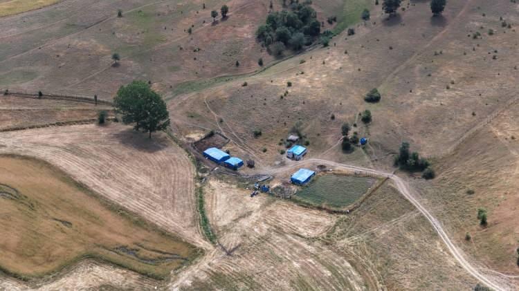 <p>Edinilen bilgiye g&ouml;re, Evrim Atış, annesi Dilek Atış tarafından yayladaki &ccedil;adırın &ouml;n&uuml;ne kardeşiyle birlikte oyun oynaması i&ccedil;in bırakıldı.</p>
