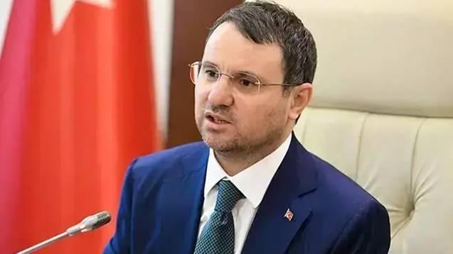 <p>&nbsp;Adalet Bakanı Akın G&uuml;rlek'in ge&ccedil;mişte aydınlatılamayan cinayetler ile kamuoyunun yakından takip ettiği kayıp vakalarına y&ouml;nelik kapsamlı &ccedil;alışma başlatmasının ardından, Tokat'ın en &ccedil;ok konuşulan kayıp &ccedil;ocuk dosyalarından biri olan Evrim Atış soruşturması yeniden g&uuml;ndeme geldi.</p>
