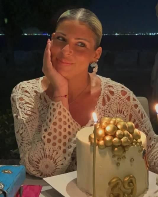 <div>Beyazlar i&ccedil;inde fiziğini sergileyen Pelin &Ouml;ztekin'in son haline sosyal medyada beğeni yağdı.</div>

<div>&nbsp;</div>

