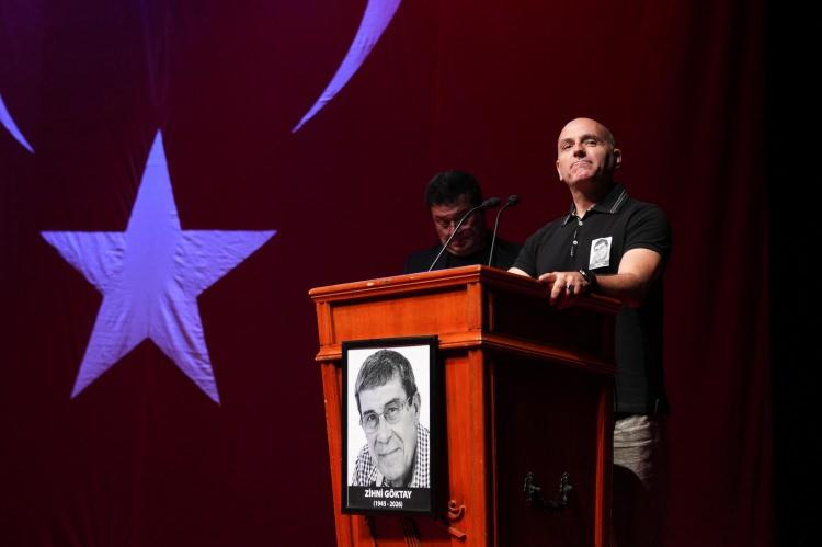 <p>İstanbul B&uuml;y&uuml;kşehir Belediyesi (İBB) Harbiye Muhsin Ertuğrul Sahnesi'nde ger&ccedil;ekleştirilen t&ouml;rene, sanat d&uuml;nyasından &ccedil;ok sayıda isim katıldı.</p>
