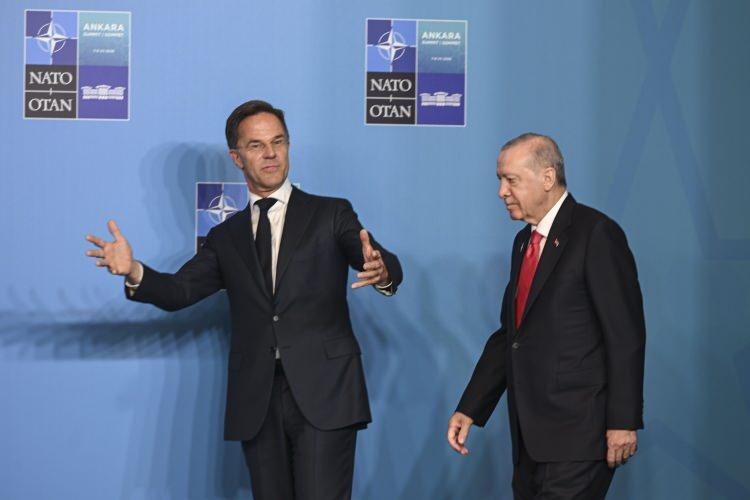 <p><span style="color:rgb(178, 34, 34)"><strong>ERDOĞAN LİDERLERİ TEK TEK KARŞILADI&nbsp;</strong></span><br />
&nbsp;</p>
