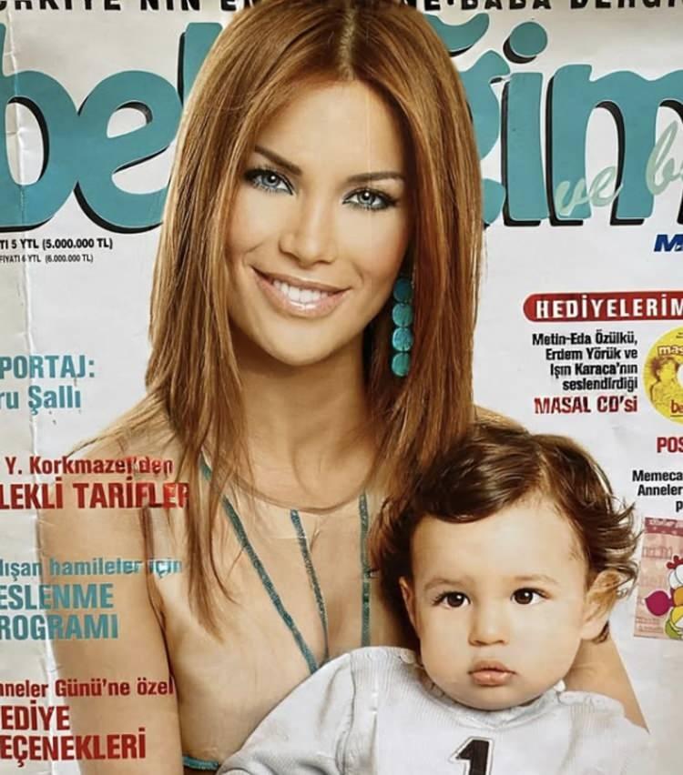 <p>2002 yılında iş insanı Harun Tan ile evlenen &uuml;nl&uuml; isim, bu evlilikten Pars ve Beren adını verdiği iki oğlunu d&uuml;nyaya getirmişti. Oğlları Pars'ı k&uuml;&ccedil;&uuml;k yaşta kaybeden &ccedil;ift 2013 yılında yollarını ayırmıştı.</p>

<p>&nbsp;</p>
