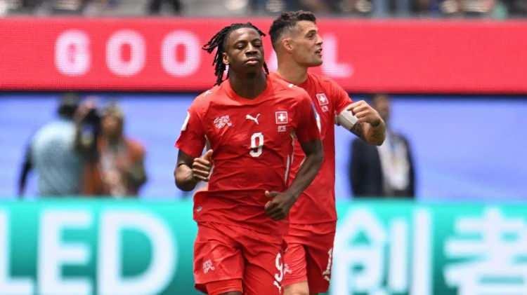 <p>* Manzambi | 4 ma&ccedil; | 3 gol</p>
