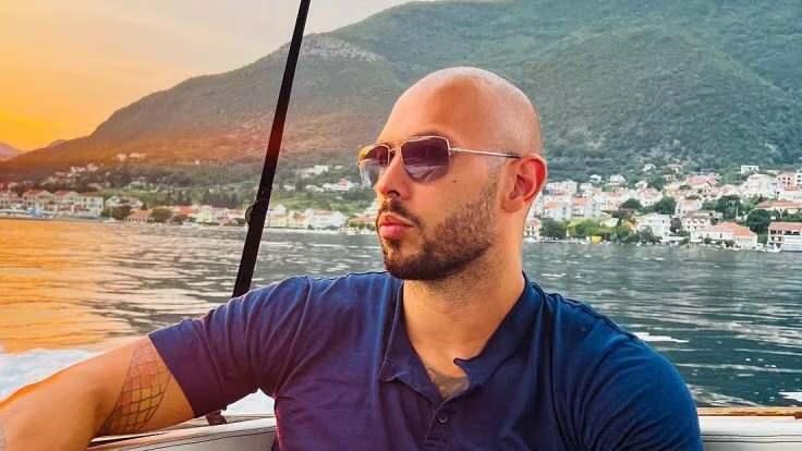 <p><strong>O anlarda kameralara konuşan Tate, <span style="color:#800080"><em>"Ona &ccedil;ok para verdim, şimdi bize daha &ccedil;ok i&ccedil;ecek veriyor"</em></span> dedi.&nbsp;</strong></p>
