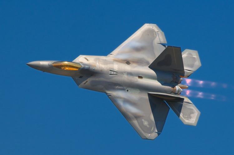 <p><span style="color:#B22222"><strong>PRATT & WHİTNEY F119 (ABD):</strong></span></p>

<p>D&uuml;nyanın ilk operasyonel 5. nesil jeti olan F-22 Raptor'a g&uuml;&ccedil; verir. &Ccedil;ift motorlu bu sistemde her bir motor yaklaşık 35.000 lbf g&uuml;&ccedil; &uuml;retmektedir.</p>
