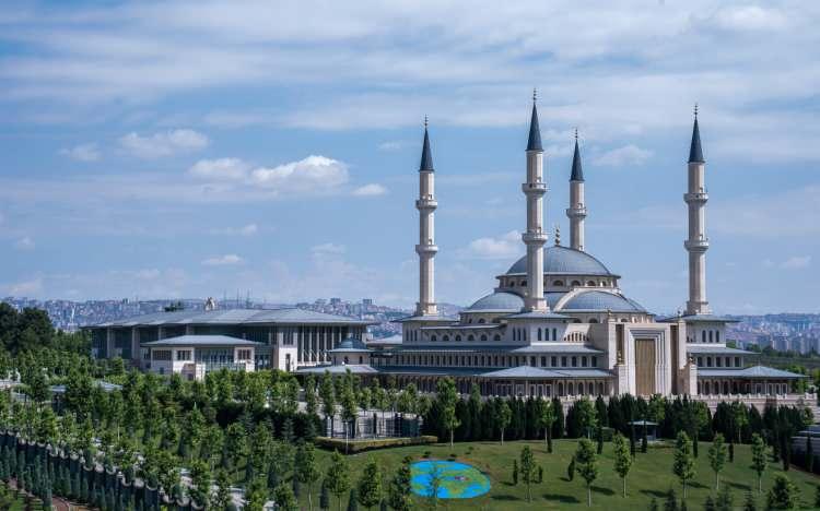 <p>Zirve s&uuml;resince liderlerin ikili g&ouml;r&uuml;şmeleri ile &ccedil;eşitli yan etkinliklerin de d&uuml;zenlenmesi planlanıyor.</p>
