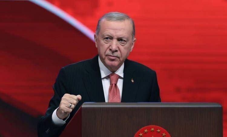 <p><strong><span style="color:#B22222">8)&nbsp; RECEP TAYYİP ERDOĞAN&nbsp; </span>|&nbsp; 1.87 m&nbsp; -&nbsp; T&uuml;rkiye Cumhuriyeti Cumhurbaşkanı</strong></p>
