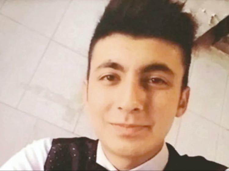 <p><strong>ŞEHİT MUTLU CAN KILI&Ccedil; - 17</strong></p>

<p>Darbe girişiminin yaşandığı gece İstanbul&rsquo;da sokağa &ccedil;ıkan Mutlu Can Kılı&ccedil;, hen&uuml;z 17 yaşındaydı. Bayrampaşa&rsquo;da bulunan &Ccedil;evik Kuvvet Şube M&uuml;d&uuml;rl&uuml;ğ&uuml; &ouml;n&uuml;nde vatanını savunurken darbecilerin a&ccedil;tığı ateşle şehit d&uuml;şt&uuml;.</p>
