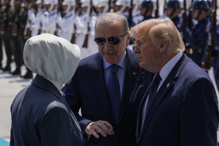 <p>Donald Trump, Cumhurbaşkanı Erdoğan'ın davetiyle 17 yıl sonra T&uuml;rkiye'yi resmi olarak ziyaret eden ilk ABD Başkanı oldu.</p>
