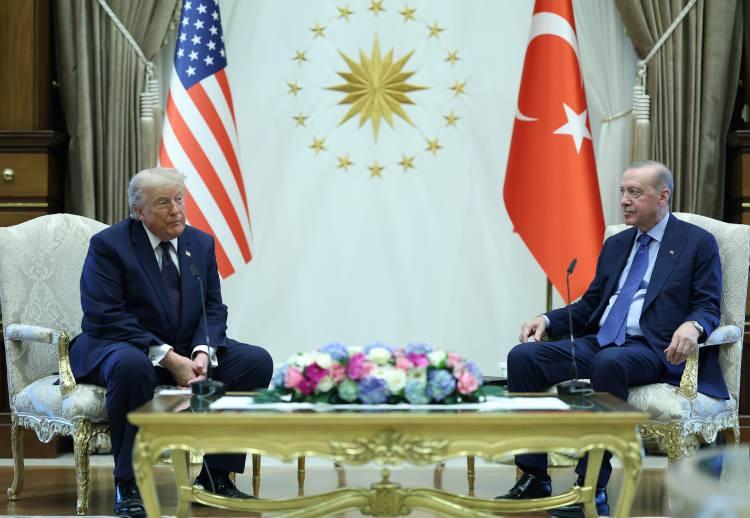 <p>Trump, T&uuml;rkiye'ye F-35 verilip verilmeyeceğine ilişkin soruya yanıt vererek; "Kesinlikle bir şeyler d&uuml;ş&uuml;neceğiz. F-35 konusunda bir karar vereceğiz." dedi.</p>
