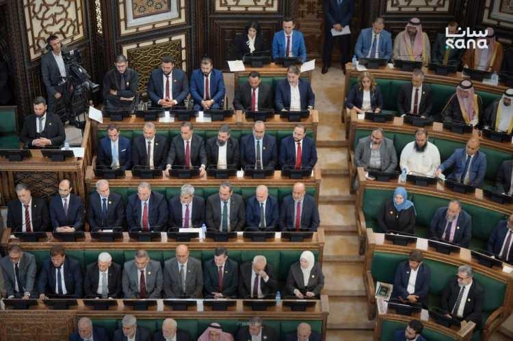 <p>Şara,&nbsp;insanlığın uzun zamandır kamu işlerini y&ouml;netmenin en iyi yollarını aradığını belirterek, farklılıkların &uuml;stesinden gelmek i&ccedil;in karşılıklı kabul ve uzlaşmanın şart olduğunu vurguladı.</p>
