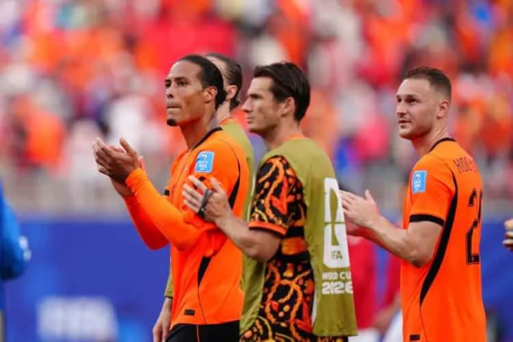 <p><strong>* HOLLANDA |&nbsp;</strong><br />
<br />
&nbsp;</p>
