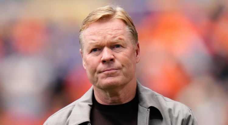 <p>Turnuvadaki bu b&uuml;y&uuml;k başarısızlığın ardından faturanın kesildiği isim teknik direkt&ouml;r Ronald Koeman oldu.<br />
<br />
Deneyimli 63 yaşındaki &ccedil;alıştırıcı, elenmenin hemen ertesi g&uuml;n&uuml; <strong>"Hollanda Mili Takımı'nın teknik direkt&ouml;rl&uuml;ğ&uuml; g&ouml;revini bırakma kararı aldım. Hollanda ile &ccedil;alışmamın sona ermesi acı verici"</strong> diyerek g&ouml;revinden istifa ettiğini duyurdu</p>
