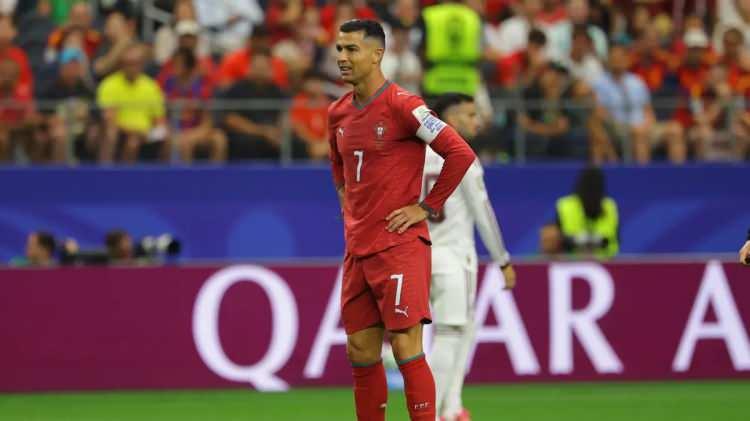 <p>D&uuml;nya Kupası'nda adeta erken final olarak g&ouml;r&uuml;len İspanya - Portekiz ma&ccedil;ında kazanan İspanya oldu ve Ronaldo'lu Portekiz'in D&uuml;nya Kupası hayalleri son buldu.<br />
<br />
B&ouml;ylece Portekiz &ccedil;eyrek finali g&ouml;remeden turnuvadan elendi.</p>
