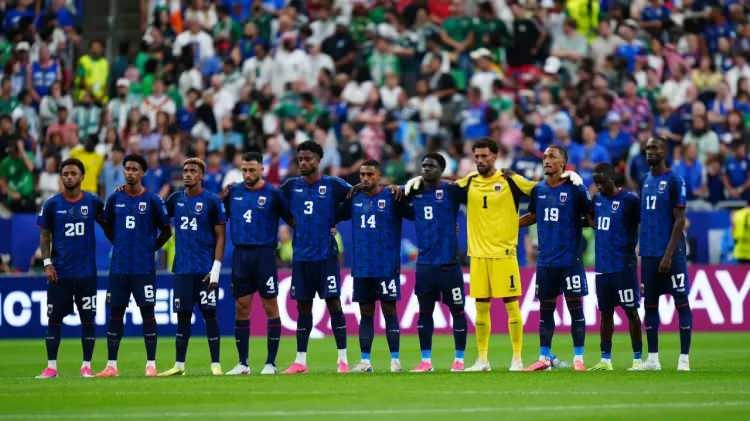 <p>Yeşil Burun Adaları, İspanya ve Uruguay'lı gruptan ikinci &ccedil;ıkıp son 32 turuna y&uuml;kseldi ve burada da turnuvanın favorilerinden Arjantin'e uzatmalar sonucunda 3-2 yenilerek D&uuml;nya Kupası'na veda etti.</p>
