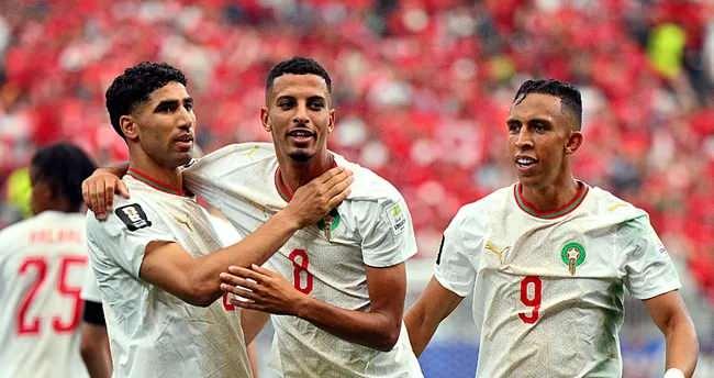 <p>Fas, 2026 D&uuml;nya Kupası C Grubu'nu Brezilya ile birlikte 7'şer puanla tamamlayıp Son 32 turuna y&uuml;kseldi.&nbsp;<br />
<br />
Son 32'de Hollanda'yı penaltı atışları sonrası deviren Hakimi'nin takımı, Son 16'da ise Kanada'yı rahat ge&ccedil;erek &ccedil;eyrek final biletini kaptı.</p>

