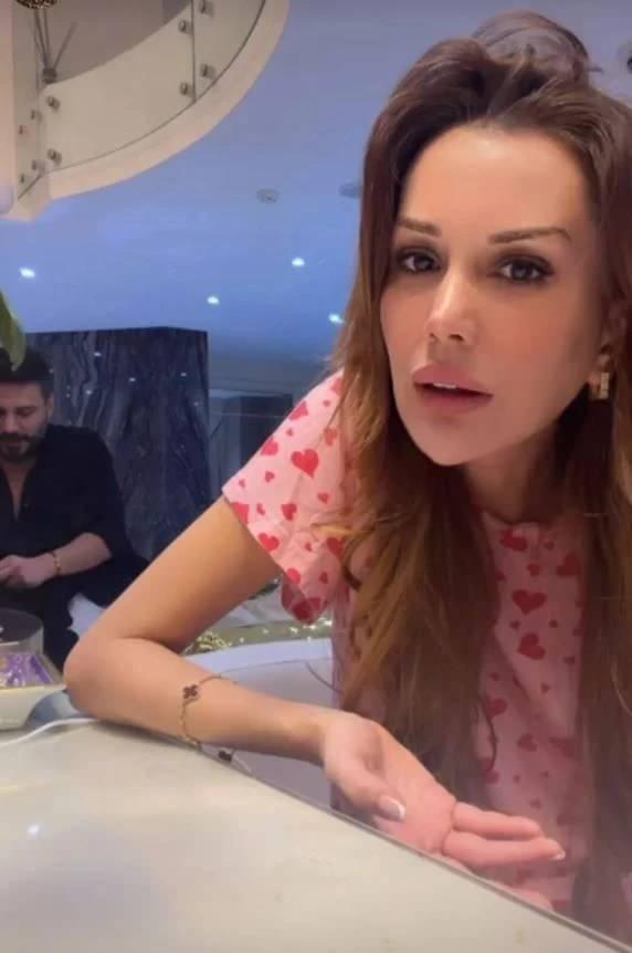 <p><strong>İlk tespitlerde uyuşturucu testinin pozitif &ccedil;ıktığı belirtilen Polat'ın, yaşadığı yoğun stres nedeniyle panik atak ge&ccedil;irdiği değerlendirildi.</strong></p>
