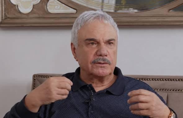 <p>Yaklaşık &uuml;&ccedil; g&uuml;n boyunca Halil Erg&uuml;n ile s&uuml;rekli telefon trafiği kuran dolandırıcılar, usta oyuncuyu ağır bir psikolojik baskı altında tuttu. G&uuml;n i&ccedil;erisinde defalarca aranan Erg&uuml;n'den evden fazla &ccedil;ıkmaması ve yaşananları hi&ccedil; kimseyle paylaşmaması istendi.&nbsp;</p>

