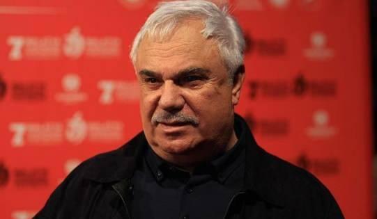 <p>"EN YAKINLARIMLA BİLE KONUŞMAMAMI İSTEDİLER"</p>

<p>Ş&uuml;phelilerin kendisini &ccedil;evresinden izole etmeye &ccedil;alıştığını belirten Halil Erg&uuml;n, "Bu konuyu hi&ccedil; kimseyle paylaşmamam konusunda s&uuml;rekli baskı yapıyorlardı. En yakınlarımla bile konuşmamam gerektiğini s&ouml;yl&uuml;yorlardı. &Ccedil;&uuml;nk&uuml; onlara g&ouml;re paylaşırsam onlar da tehlikeye girecekti" ifadelerini kullandı.&nbsp;</p>

<p>&nbsp;</p>
