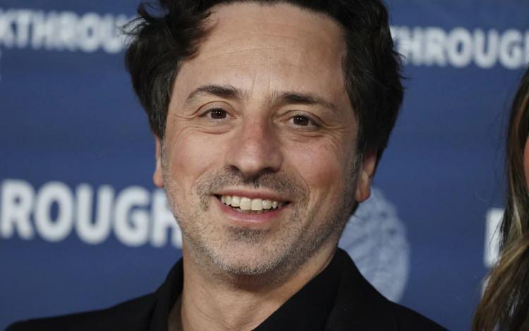 <p><strong><span style="color:rgb(178, 34, 34)">4)&nbsp; SERGEY BRIN</span>&nbsp; |&nbsp; 138+ MİLYAR DOLAR&nbsp; - Google</strong></p>

<p>&nbsp;</p>

<p>Sergey Brin, Google&rsquo;ın kurucu ortaklarından biri olarak teknoloji d&uuml;nyasında devrim yaratan isimlerden biridir. Serveti, Google ve Alphabet b&uuml;nyesindeki yatırımlar ile yapay zek&acirc; ve uzay teknolojilerine y&ouml;nelmesinden geliyor.</p>
