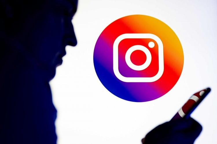 <p>Dava dosyasına g&ouml;re d&ouml;rt eyalet, Facebook ve Instagram'ın &ouml;zellikle gen&ccedil; kullanıcıları platformlarda daha uzun s&uuml;re tutacak şekilde tasarlandığını ve Meta'nın platformların g&uuml;venliği konusunda kamuoyunu yanıltıcı a&ccedil;ıklamalarda bulunduğunu &ouml;ne s&uuml;r&uuml;yor. Ayrıca eyaletler, Meta'nın ABD &Ccedil;ocukların &Ccedil;evrim İ&ccedil;i Gizliliğini Koruma Yasası'nı (COPPA) ihlal ettiğini de iddia ediyor.</p>
