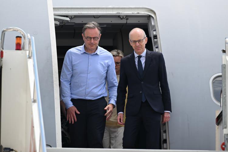 <p><span style="color:#B22222"><strong>L&Uuml;KSEMBURG VE&nbsp;&nbsp;BEL&Ccedil;İKA</strong></span></p>

<p>L&uuml;ksemburg Başbakanı Luc Frieden (sağda) ve Bel&ccedil;ika Başbakanı Bart De Wever (solda), Ankara Havalimanı'na geldi.</p>
