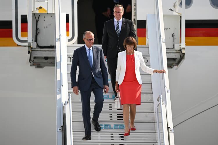 <p><span style="color:#B22222"><strong>ALMANYA BAŞBAKANI&nbsp;</strong></span></p>

<p>Almanya Başbakanı Friedrich Merz ve eşi Charlotte Merz, Ankara Havalimanı'na geldi.</p>
