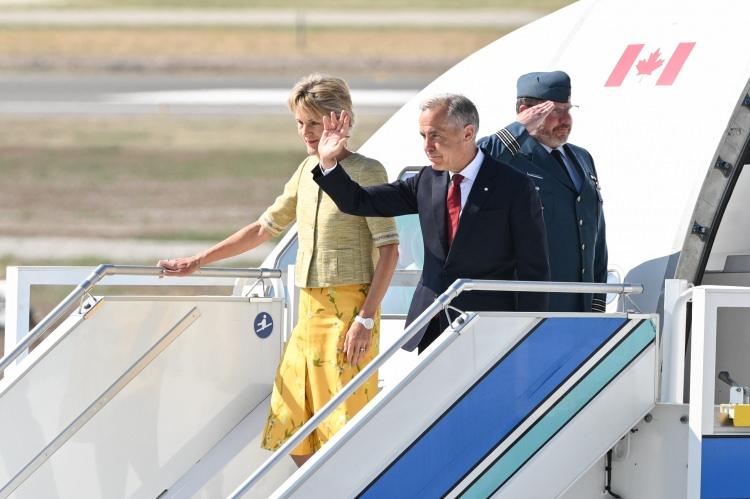 <p><span style="color:#B22222"><strong>​KANADA BAŞBAKANI</strong></span></p>

<p><br />
<strong>Kanada Başbakanı Mark Carney, eşi Diana Fox Carney ile Ankara Havalimanı'na geldi.</strong></p>
