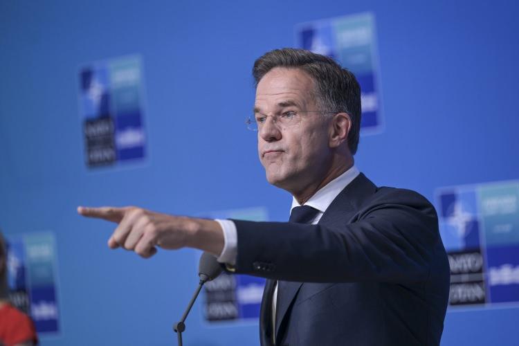 <p><span style="color:#B22222"><strong>"H&Uuml;RM&Uuml;Z BOĞAZI TAMAMEN A&Ccedil;IK OLMALI"</strong></span></p>

<p><br />
NATO Genel Sekreteri Mark Rutte, sabah basın toplantısı d&uuml;zenlendi.</p>

<p><em><strong>"Ankara&rsquo;ya b&ouml;yle harika bir ev sahipliği yaptığı i&ccedil;in teşekk&uuml;r ediyoruz." diyerek s&ouml;zlerine başlayan Rutte, H&uuml;rm&uuml;z Boğazı'nın tamamen a&ccedil;ık olması gerektiğini vurguladı ve "Bu olmazsa olmazımız. Bunu bu şekilde ele alıyoruz."</strong></em> dedi.</p>
