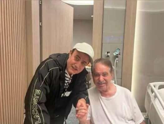 <p>Uzun s&uuml;redir hastanede fizik tedavi g&ouml;ren Tatlıses'in son d&ouml;nemde &ccedil;ok konuşulan b&uuml;y&uuml;k mirası bir kez daha g&uuml;ndeme geldi. Ahmet Tatlıses, babasını bir aydır hastanede kimsenin ziyaret etmediğini s&ouml;yledi.</p>

<p>&nbsp;</p>
