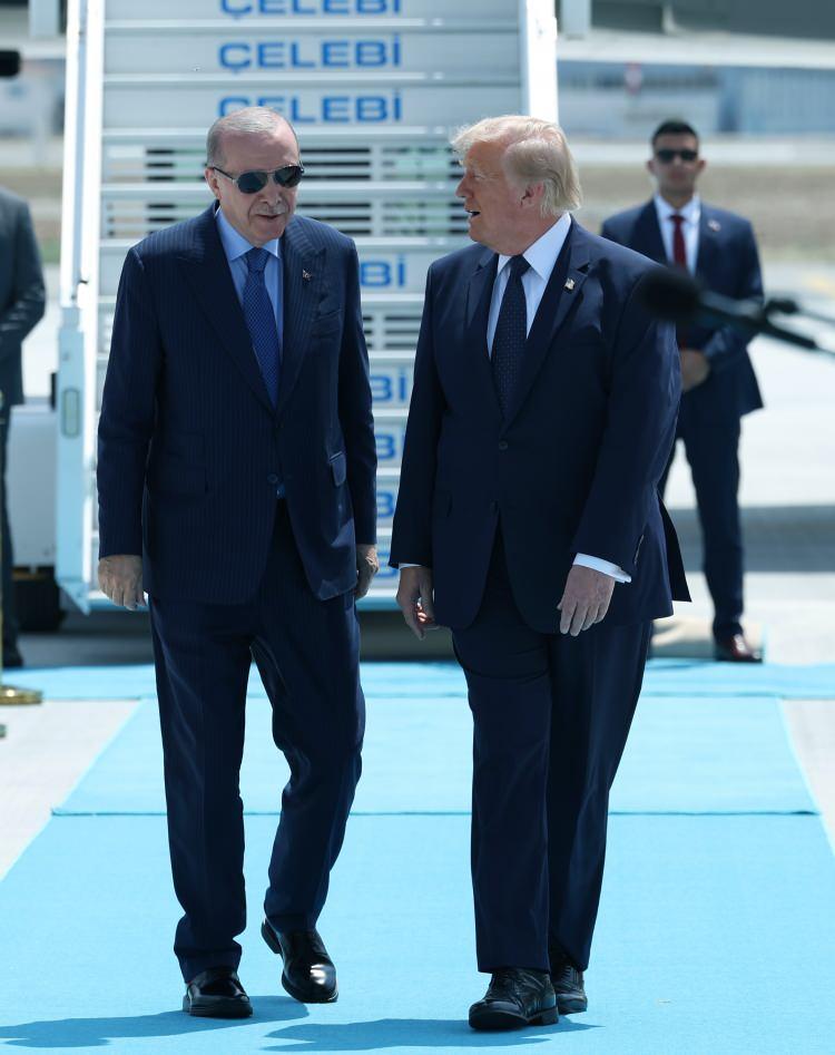<p>Cumhurbaşkanı Recep Tayyip Erdoğan ile ABD Başkanı Donald Trump'ın Ankara'daki samimi karşılaşması d&uuml;nya basınında geniş yankı uyandırdı.&nbsp;</p>
