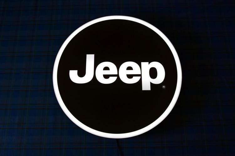 <p><span style="color:#B22222"><strong>JEEP MODELLER</strong></span></p>
