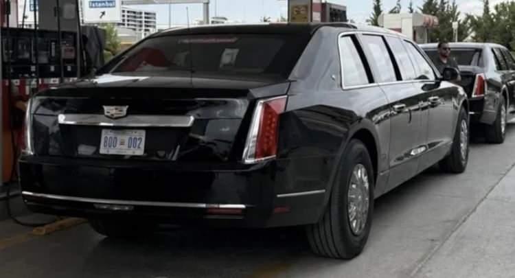 <p><span style="color:rgb(178, 34, 34)"><strong>&Ouml;ZEL ARACI GETİRİLDİ</strong></span></p>

<p>Trump'ın kamuoyunda "The Beast", yani "Canavar" olarak bilinen aracı zirveden bir g&uuml;n &ouml;nce Ankara'ya getirilmişti.</p>

<p>Ara&ccedil; son olarak başkentte bir benzinlikte g&ouml;r&uuml;nt&uuml;lenmişti.</p>
