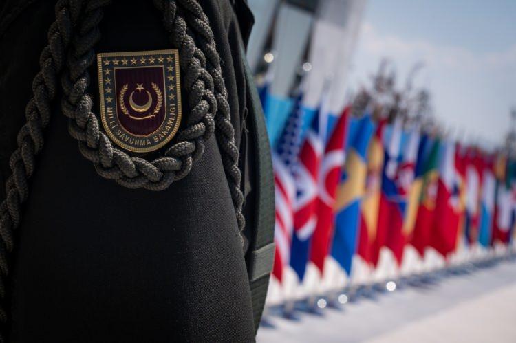 <p><span style="color:#B22222"><strong>REUTERS: </strong></span></p>

<p>NATO Zirvesi ve Trump-Erdoğan temaslarını "Washington- Ankara ilişkilerinde yeni d&ouml;nem" olarak değerlendirdi.</p>

<p>&nbsp;</p>
