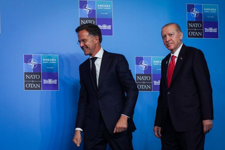 <p><span style="color:#B22222"><strong>FINANCIAL TIMES:</strong></span></p>

<p>T&uuml;rkiye İngiltere g&uuml;venlik ortaklığının stratejik &ouml;nemine dikkat &ccedil;ekti.</p>

<p>&nbsp;</p>

