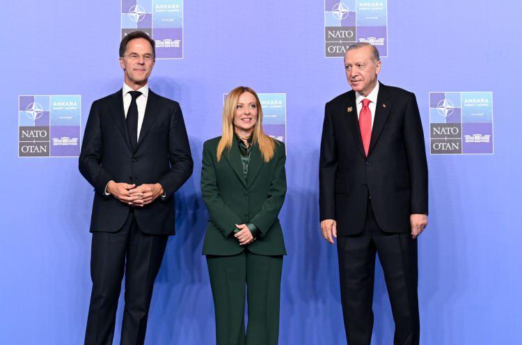 <p><span style="color:#B22222"><strong>İTALYA BAŞBAKANI GIORGIA MELONI</strong></span></p>

<p>Cumhurbaşkanı Recep Tayyip Erdoğan'a, 36. NATO Devlet ve H&uuml;k&uuml;met Başkanları Zirvesi'ne ev sahipliği yaptığı i&ccedil;in teşekk&uuml;r etti.</p>
