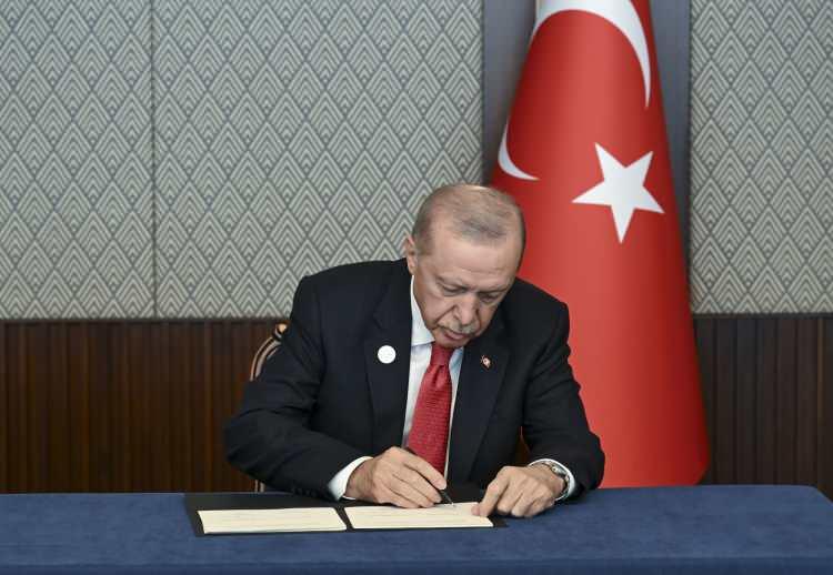 <p><span style="color:#B22222"><strong>THE WALL STREET JOURNAL:</strong></span></p>

<p>Trump'ın CAATSA yaptırımlarını kaldırma ve F-35 satış planını &ouml;ne &ccedil;ıkardı.</p>

<p>&nbsp;</p>
