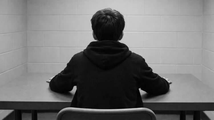 <p>15 ila 18 yaş grubunda ise ağırlaştırılmış m&uuml;ebbet yerine verilen 18 ila 24 yıllık ceza, 19 ila 27 yıla &ccedil;ıkarılacak.</p>

<p>M&uuml;ebbet hapis yerine uygulanan 12 ila 15 yıllık ceza 15 ila 18 yıl olacak.</p>

<p>Diğer su&ccedil;larda bir fiil i&ccedil;in uygulanabilecek cezanın &uuml;st sınırı da 12 yıldan 15 yıla y&uuml;kseltilecek.</p>

<p>&nbsp;</p>

