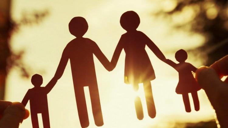 <p>&Ccedil;ocuğun ahlakını, g&uuml;venliğini veya sağlığını ağır bi&ccedil;imde tehlikeye atan anne ve babalara uygulanan 3 aydan 1 yıla kadar hapis cezası ise 1 yıldan 3 yıla &ccedil;ıkarılacak.</p>

<p><br />
Bu y&uuml;k&uuml;ml&uuml;l&uuml;klerin ihlali nedeniyle &ccedil;ocuğun kasten &ouml;ld&uuml;rme veya ağırlaşmış yaralama su&ccedil;u işlemesi halinde anne, baba, vasi ya da sorumlu kişi hakkında verilecek ceza, şik&acirc;yet aranmaksızın yarısından iki katına kadar artırılabilecek.</p>

<p>&nbsp;</p>
