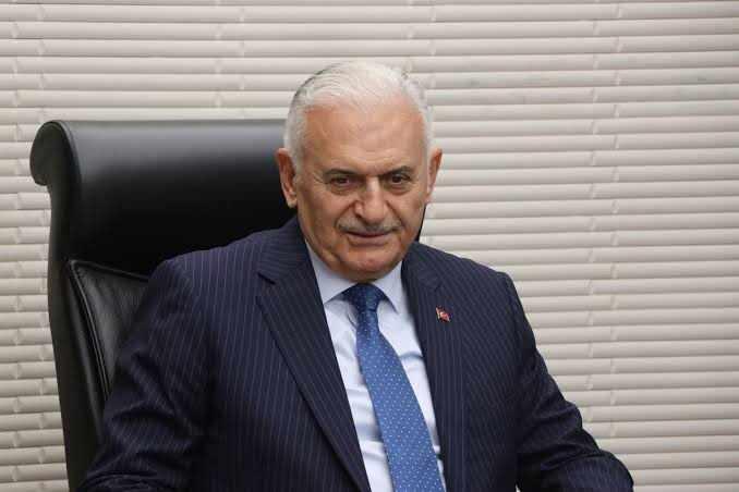 <p>Darbe girişimi karşısında d&ouml;nemin Başbakanı Binali Yıldırım'ı ve Dışişleri Bakanı Mevl&uuml;t &Ccedil;avuşoğlu'nu arayan &ccedil;ok sayıda &uuml;lkenin başbakanı ve uluslararası &ouml;rg&uuml;t yetkilileri de T&uuml;rkiye'deki demokrasinin devamlılığına ve se&ccedil;ilmiş h&uuml;k&uuml;mete g&uuml;&ccedil;l&uuml; destek beyanında bulundu.</p>
